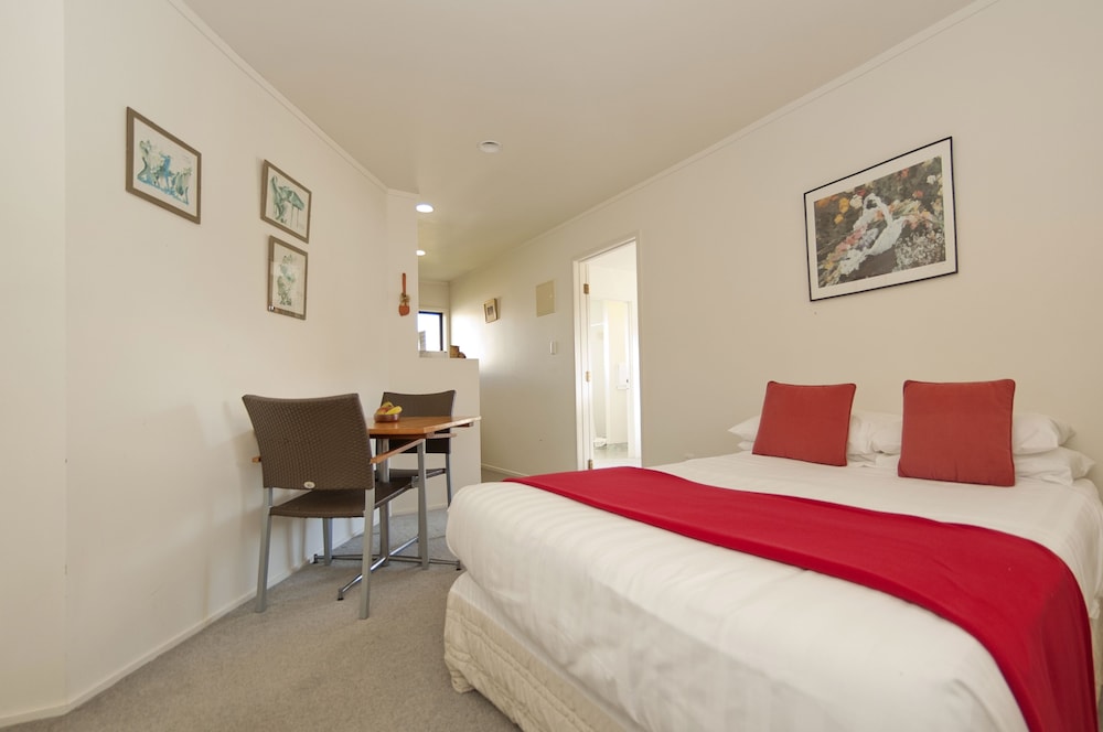Beachside Unit (No Sea View) photo 2