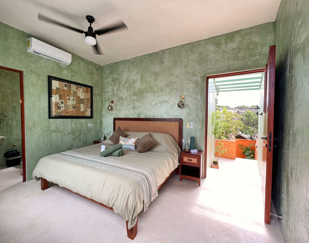 Double Room, 1 King Bed, City View