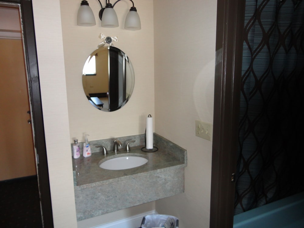 Suite, 3 Double Beds photo 2