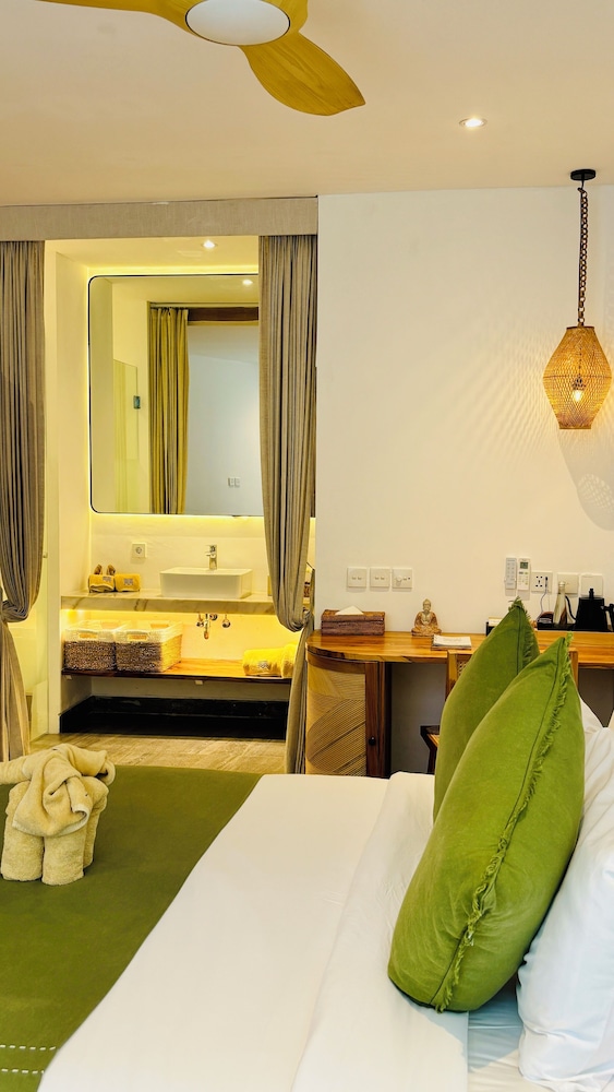 Premium Double Room, 1 Queen Bed, Garden View photo 2