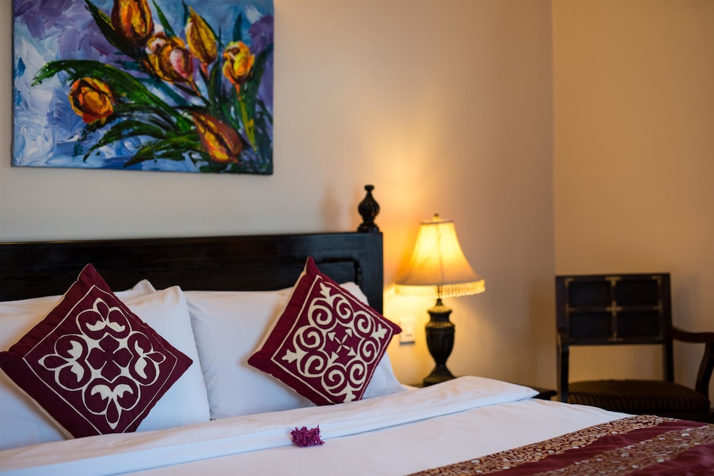 Standard Room, 1 King Bed - Photo 8