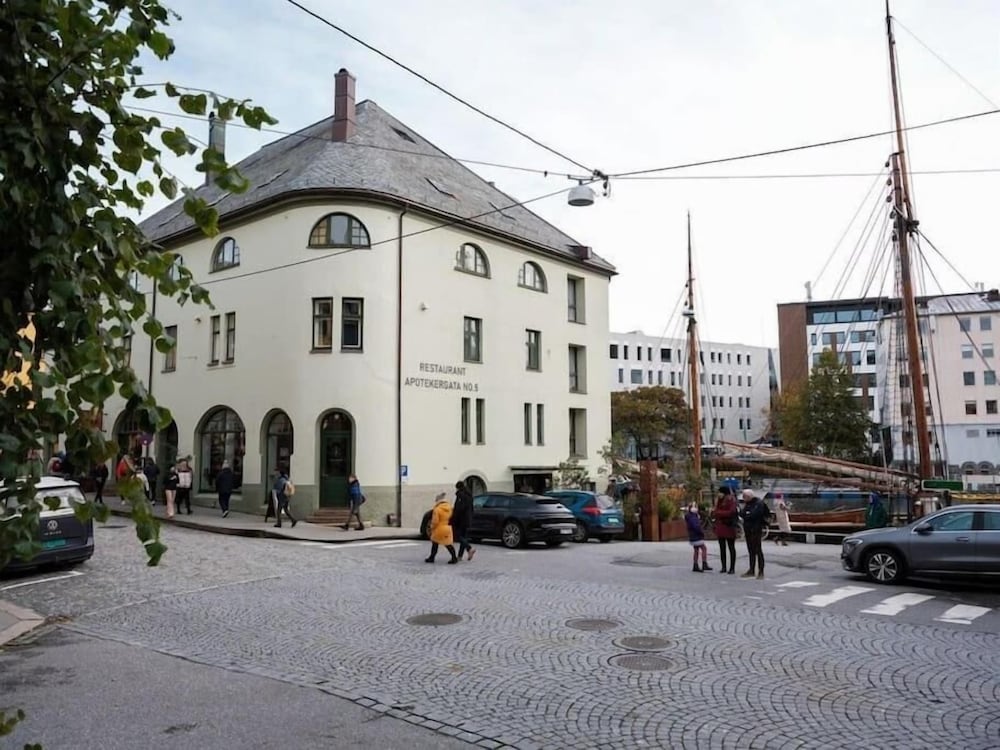 Apartment, 3 Bedrooms, Accessible photo 1