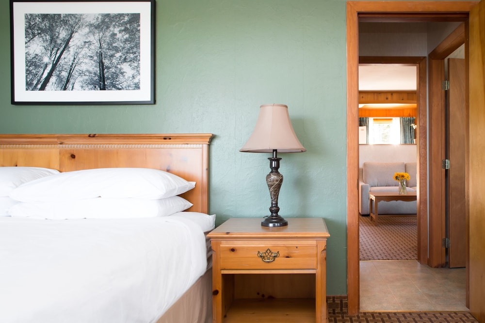 Overlook King Suite