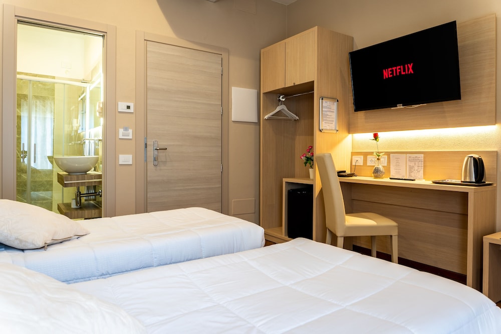 Double Room - Photo 5