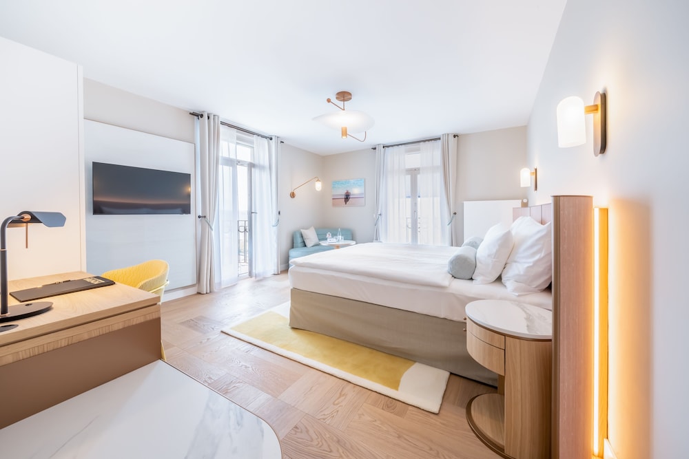 Grand Deluxe Room Lakeside photo 3