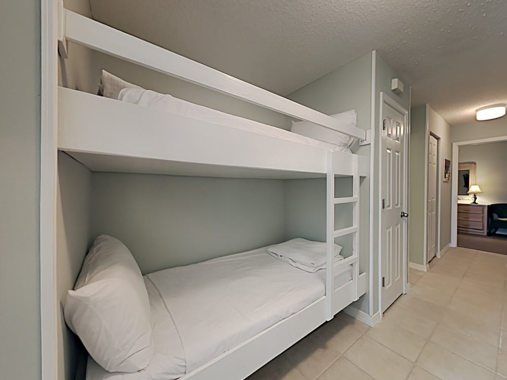 Condo, Multiple Beds, Balcony, Pool View (#306 West - No Pets) photo 3