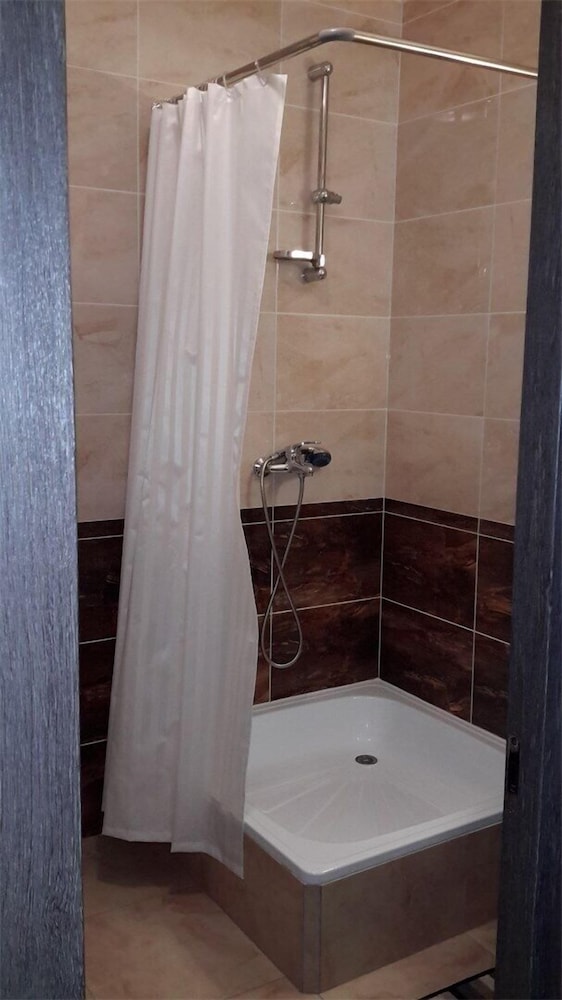 Standard Triple Room, Shared Bathroom photo 2