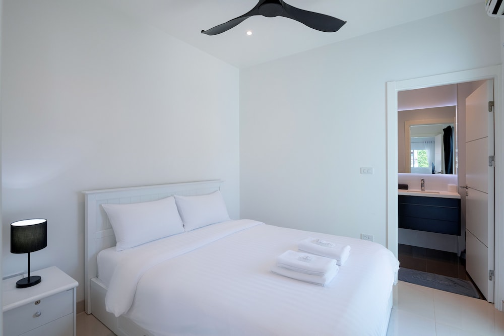 Standard Villa, 4 Bedrooms, Non Smoking, Kitchen - Photo 10