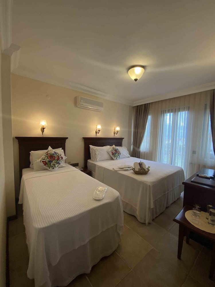 Deluxe Triple Room photo 3