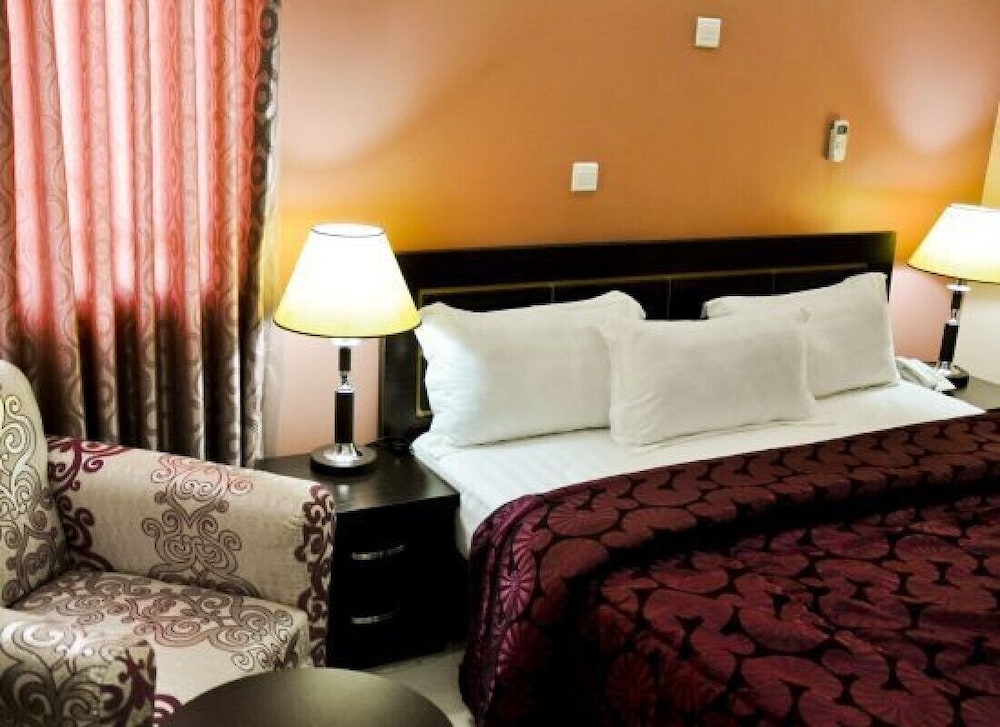 Executive Room - Photo 5