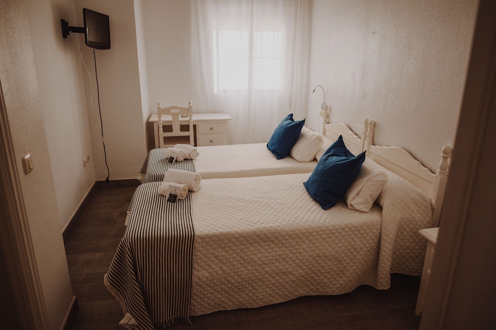 Double Room, 2 Twin Beds, Ground Floor - Photo 8