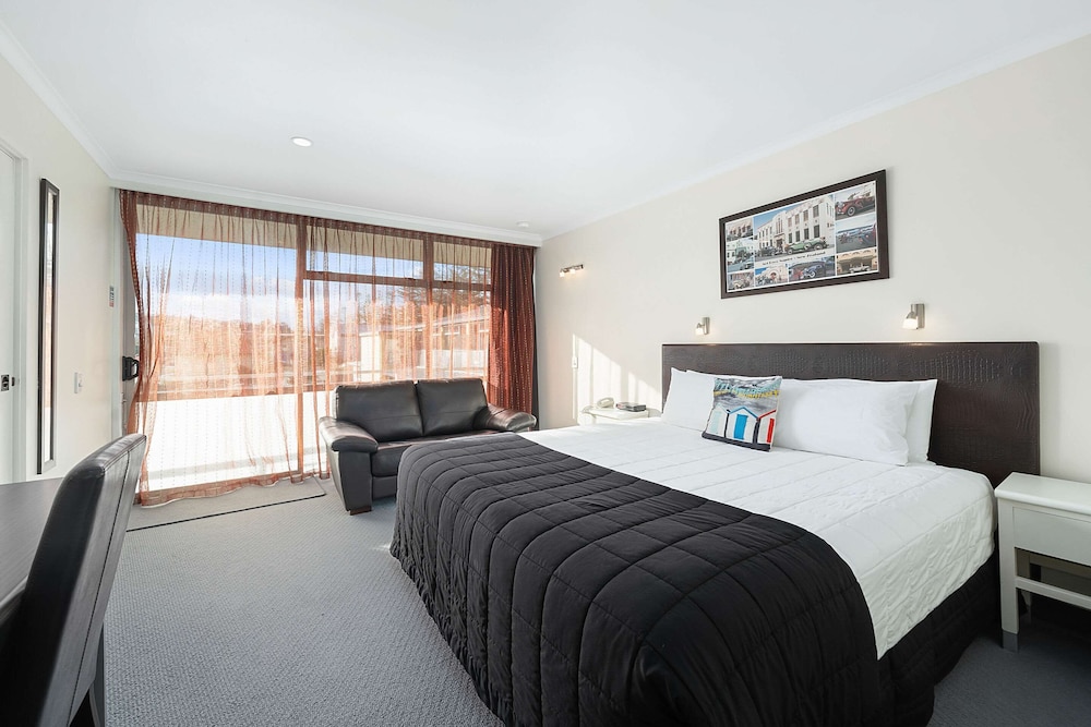 Room, 1 King Bed, Non Smoking - Photo 5