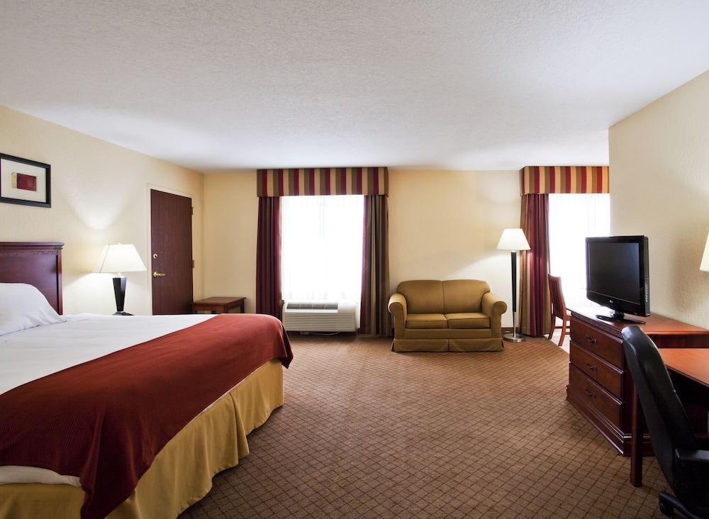 Suite, 1 King Bed with Sofa bed (Wet Bar) - Photo 4