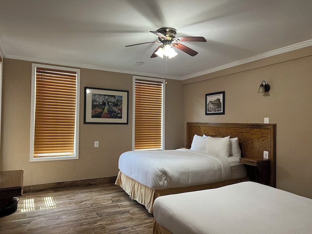 Traditional Room, 2 Queen Beds - Photo 1