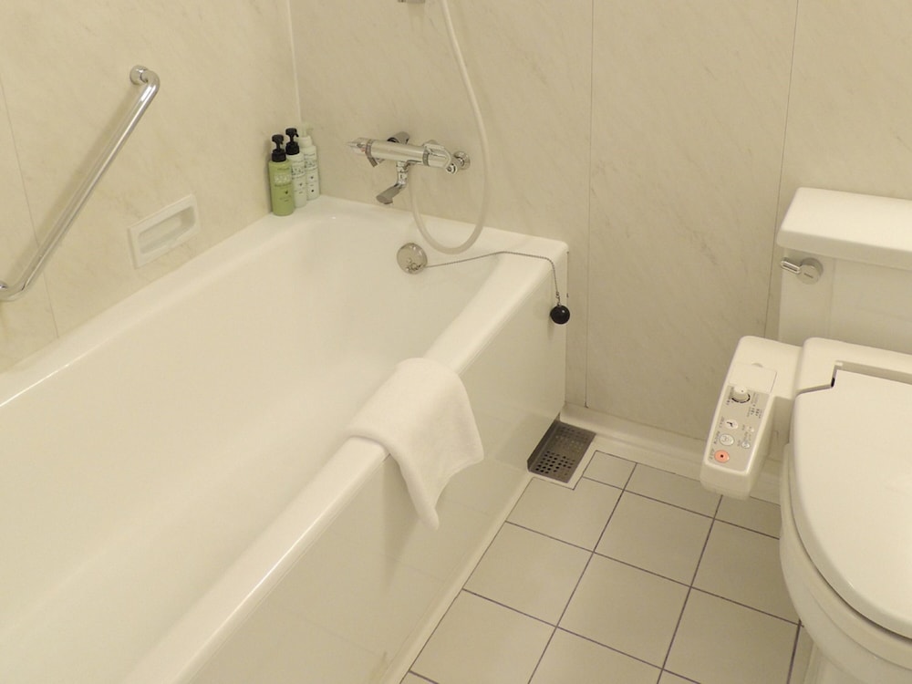 [Special Offer] Superior Twin Room (32 Sqm), 2 Single Beds And 2 Extra Beds, Non Smoking - Photo 7