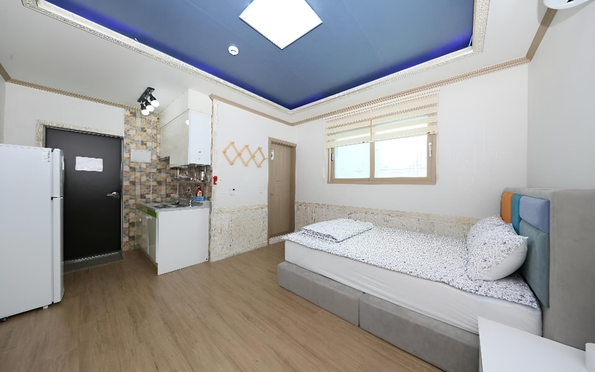 Room (301 (bed type))