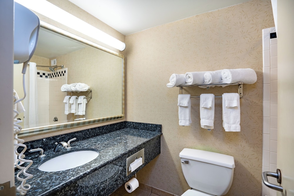 Standard Room, 2 Queen Beds - Photo 6