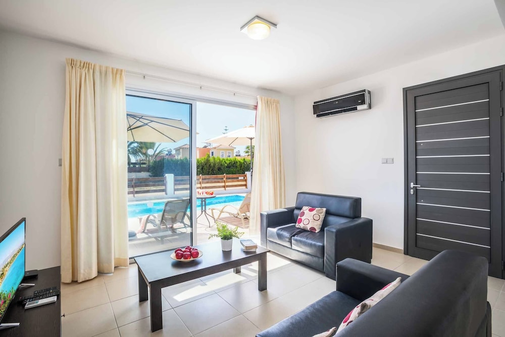 Villa (3 Bedrooms) photo 2