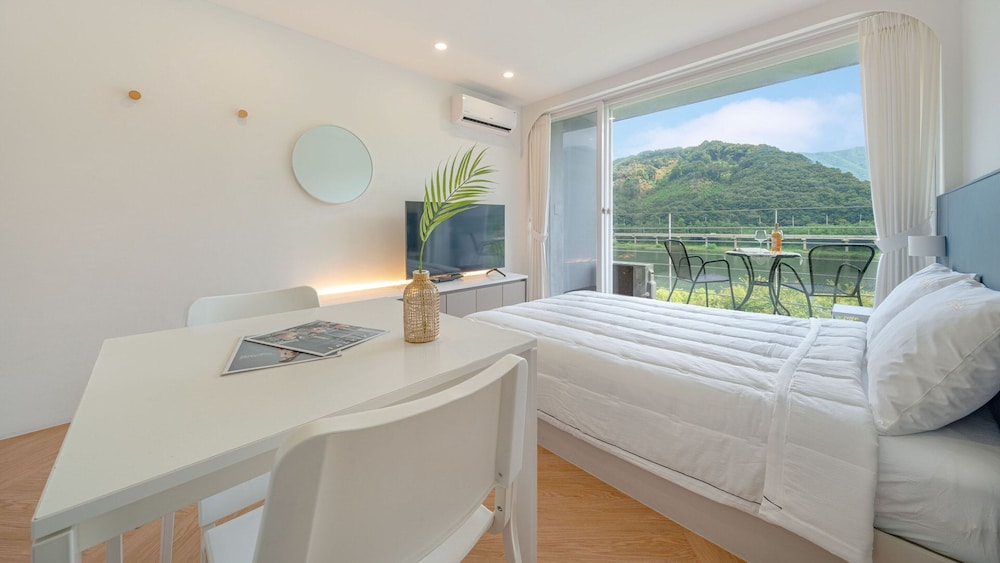 Basic Room, 1 Bedroom (Daisy(River View)) - Photo 1
