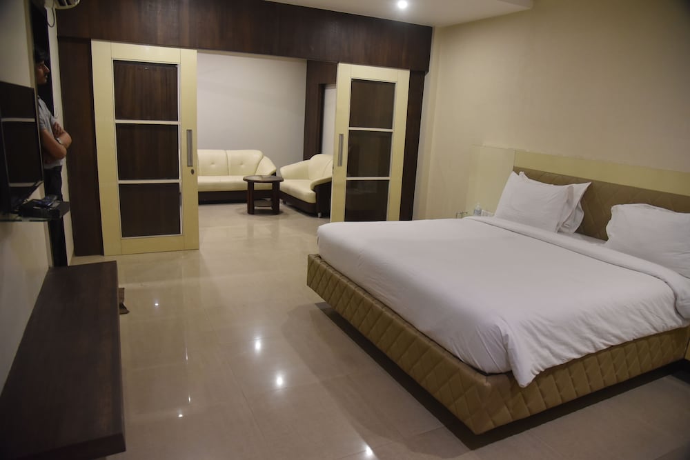 Deluxe Room, 1 Queen Bed, City View photo 1