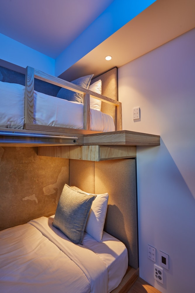 Private Bunk With Roll In Shower - Photo 3