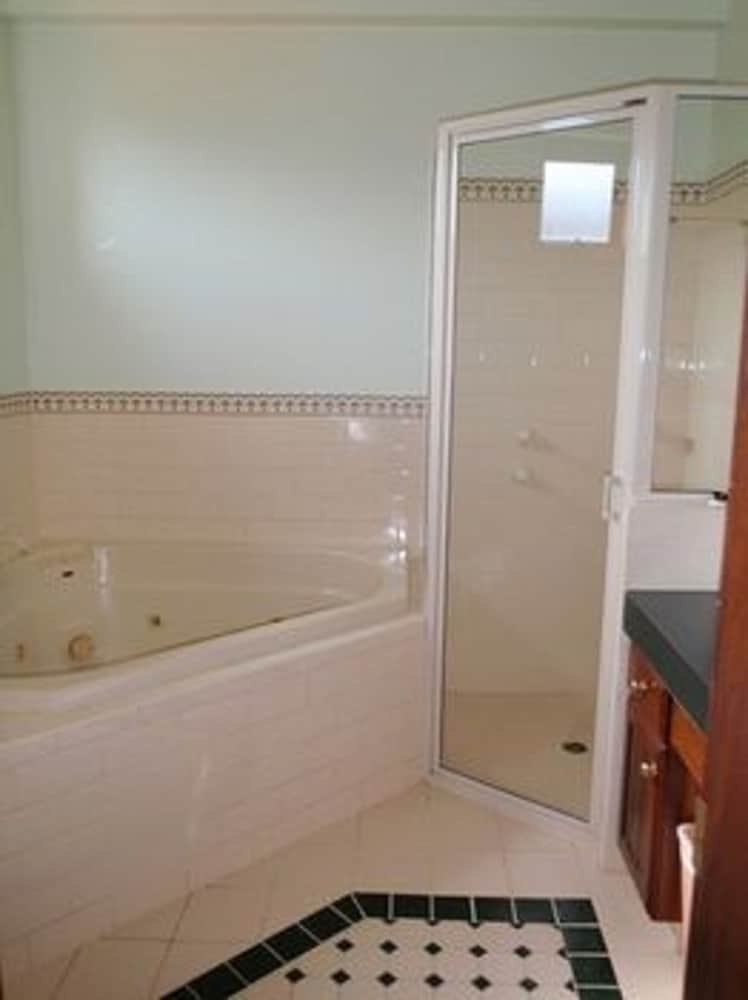 King Spa Suite photo 2