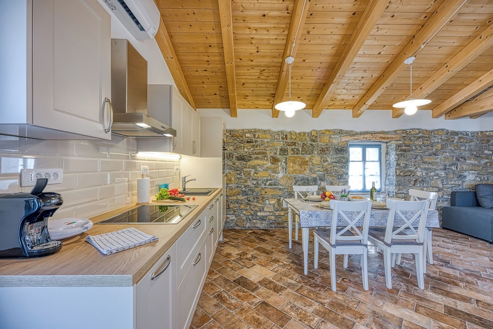 Family Apartment, Multiple Bedrooms (Istrian Casa Pr Marici Sunny Terrace) photo 3