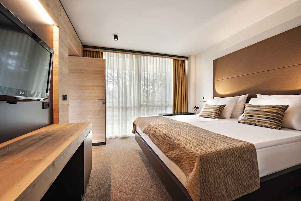 Premium Suite, Balcony, Lake View - Photo 3