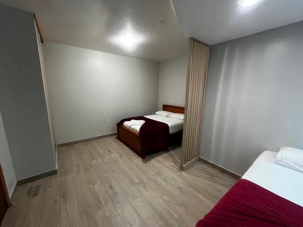 Family Triple Room - Photo 4