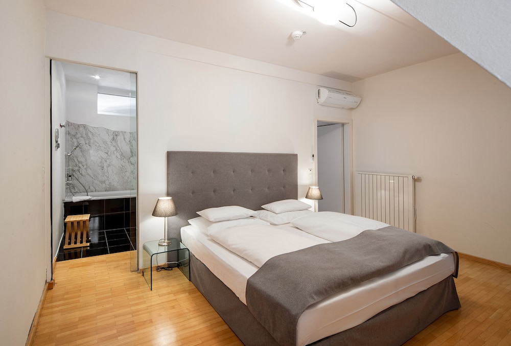 Penthouse Apartment - Photo 2