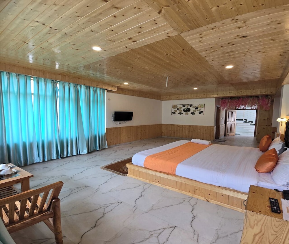 Deluxe Room, Balcony, Mountain View