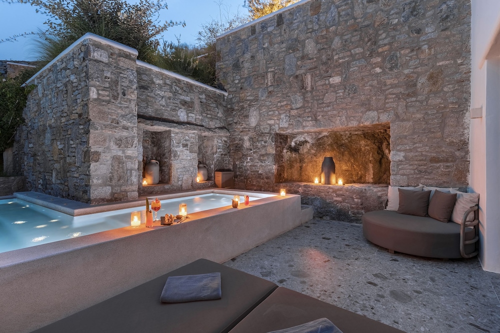 STONE Suite with Private Pool and Garden View - Photo 14