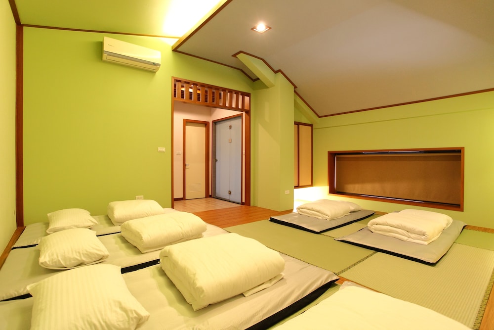 Standard Room, Multiple Beds, Non Smoking (204) photo 1