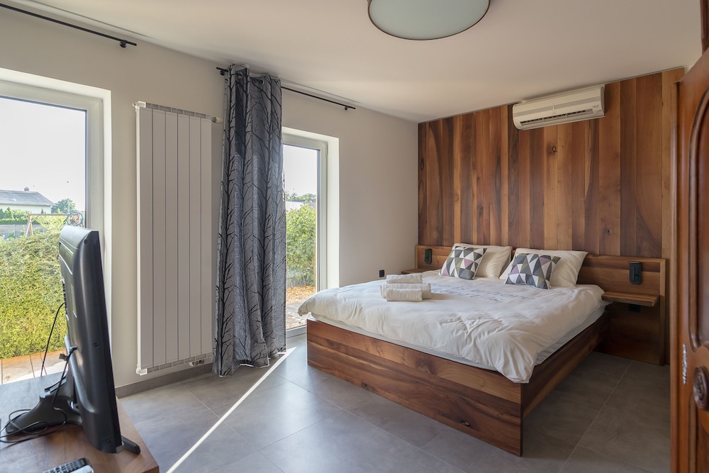 Family Villa, Multiple Bedrooms, 2 Bathrooms, Mountainside (Pool Villa Izabela With Wellness)