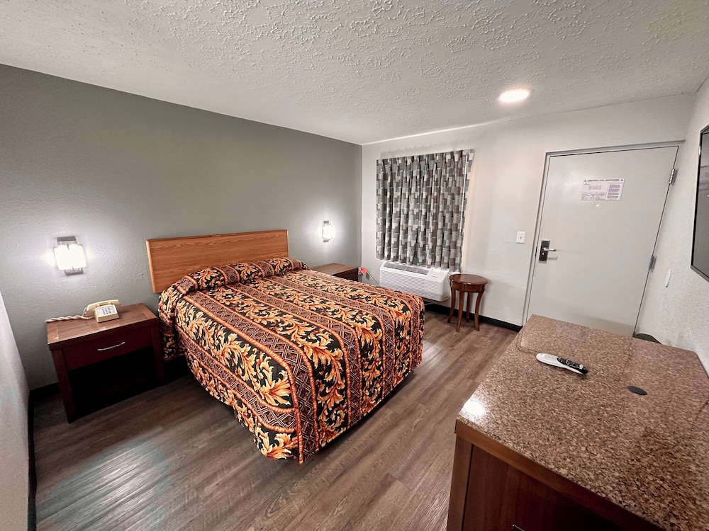 Standard Single Room, 1 Queen Bed, Non Smoking photo 2