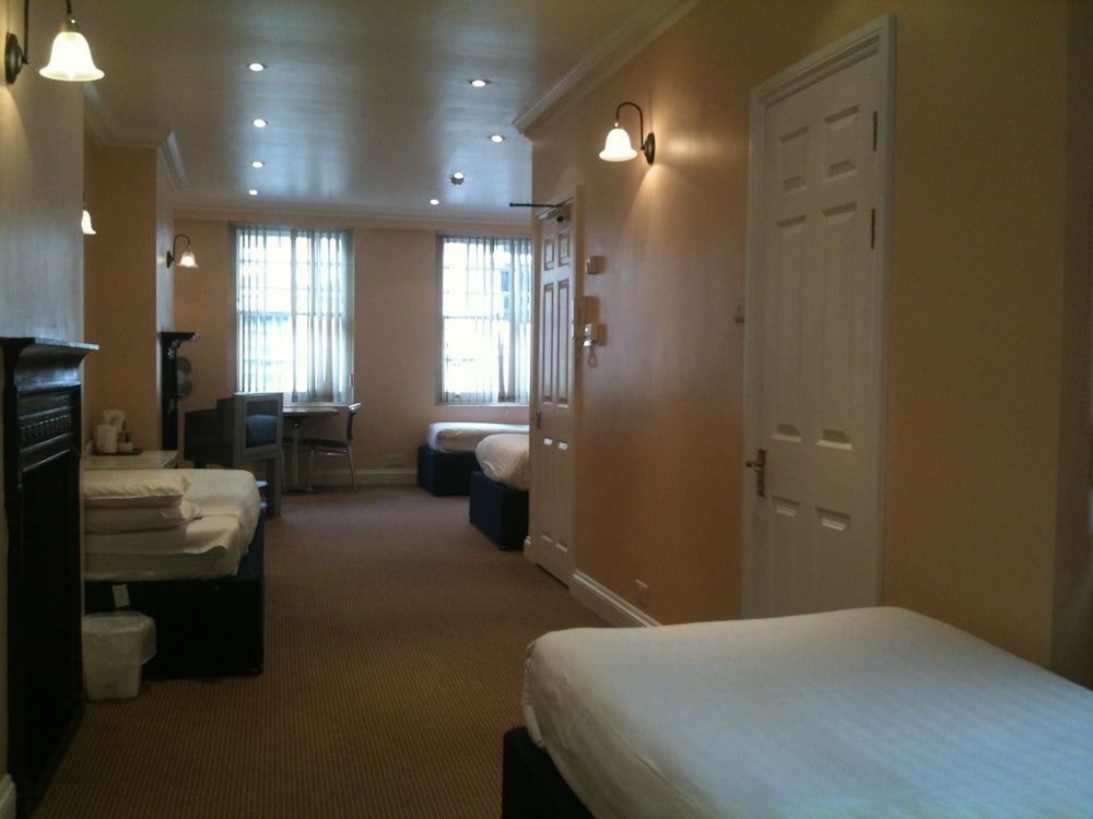 Family Room (5 Adults)