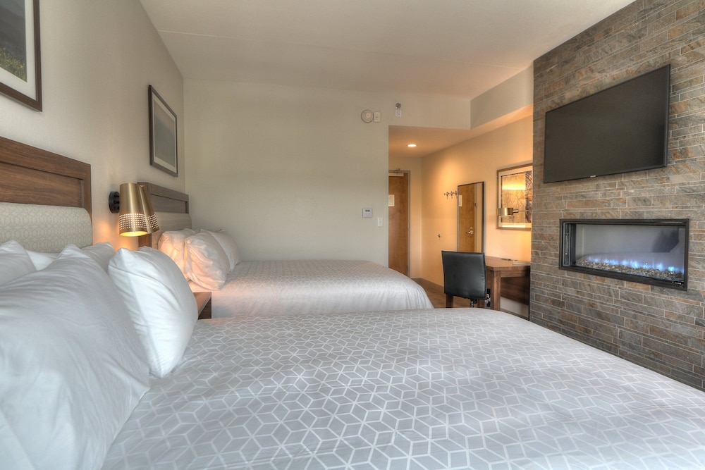 Suite, 1 Bedroom, Fireplace, River View (Top Floor) - Photo 5