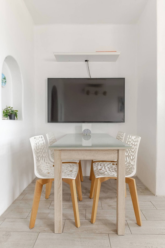 Family Apartment, 2 Bedrooms, Balcony, Sea View photo 3