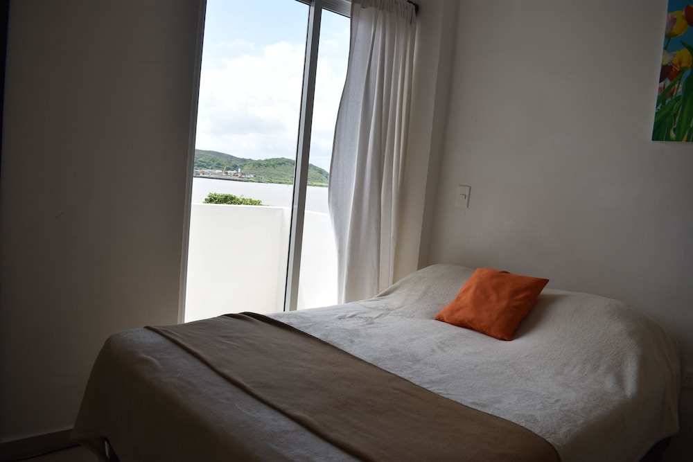 Junior Suite, 1 King Bed, Refrigerator & Microwave, Sea Facing photo 2