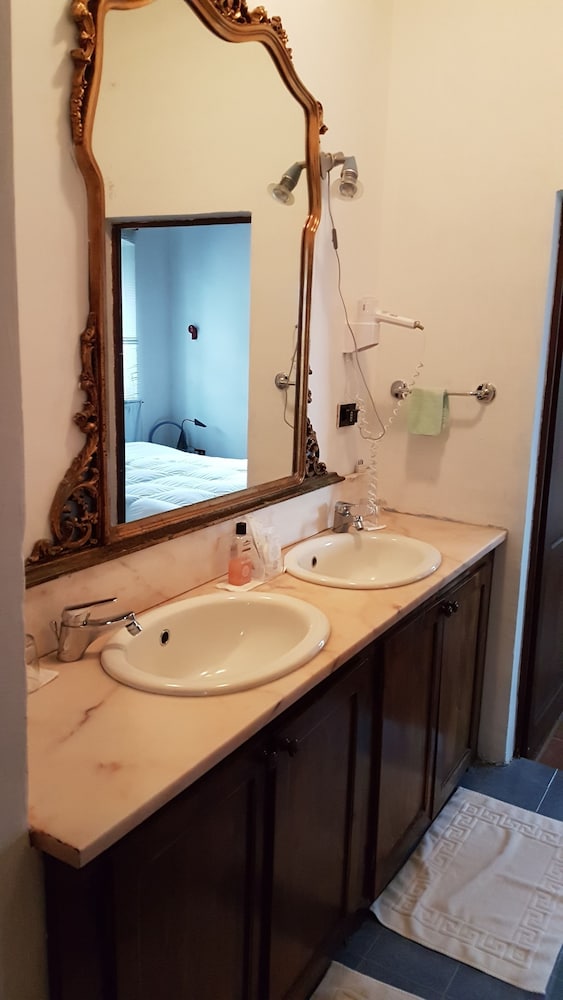 Classic Quadruple Room photo 2