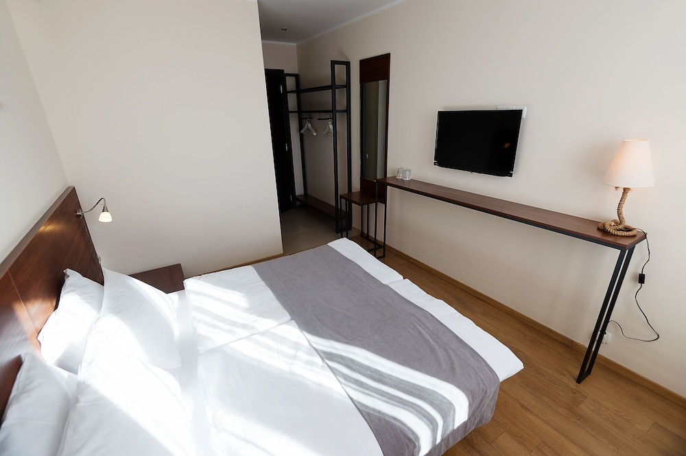 Standard Double or Twin Room, Balcony - Photo 9
