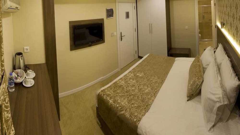Standard Double or Twin Room photo 3