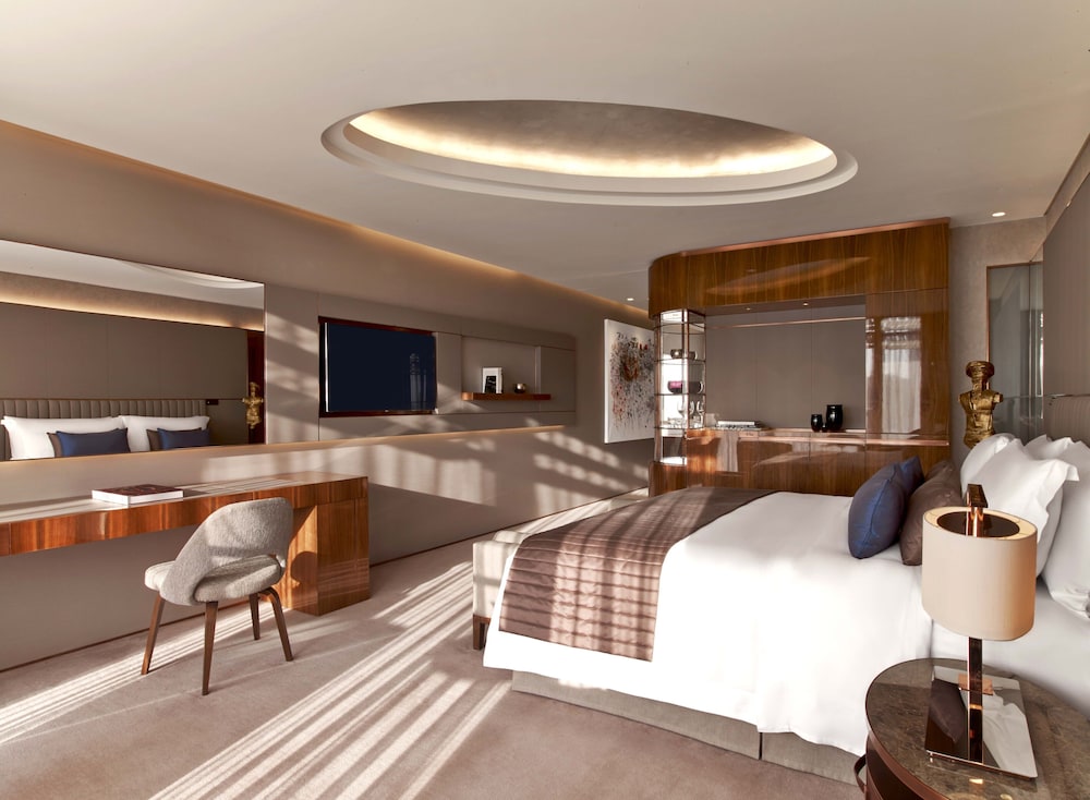 Superior King Room with One King Bed and Balcony (Non Smoking)