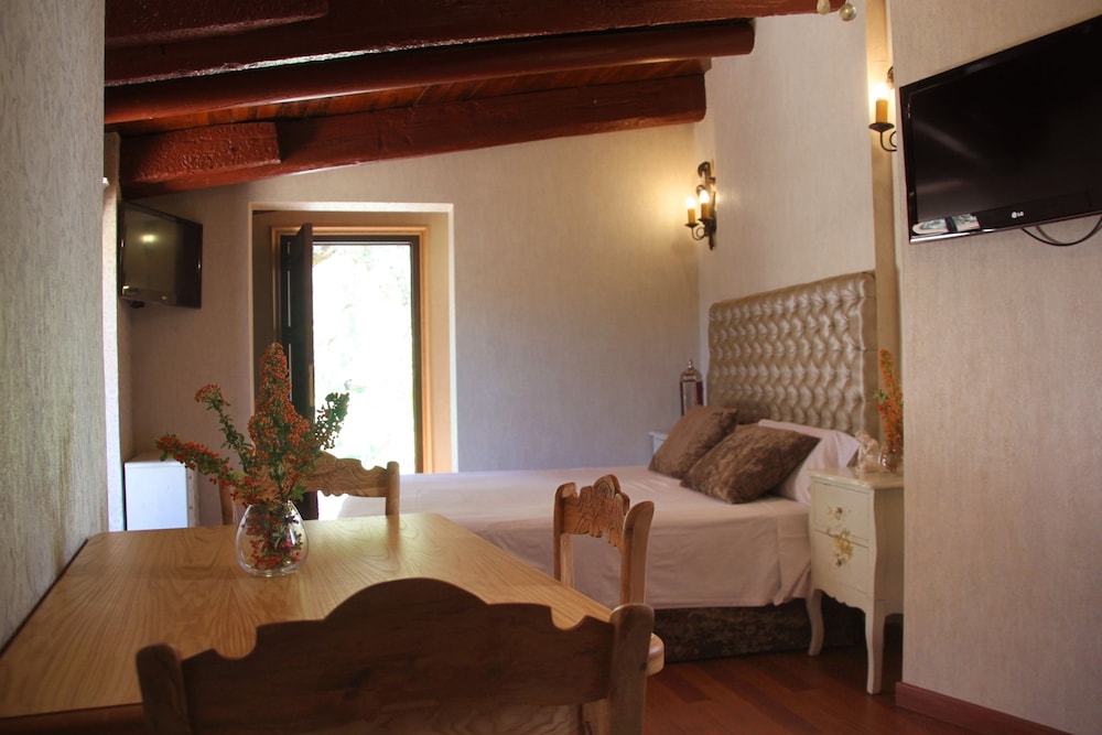 Deluxe Studio Suite (2) - Photo 3
