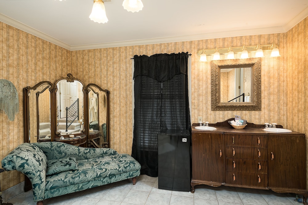 The Victorian Suite