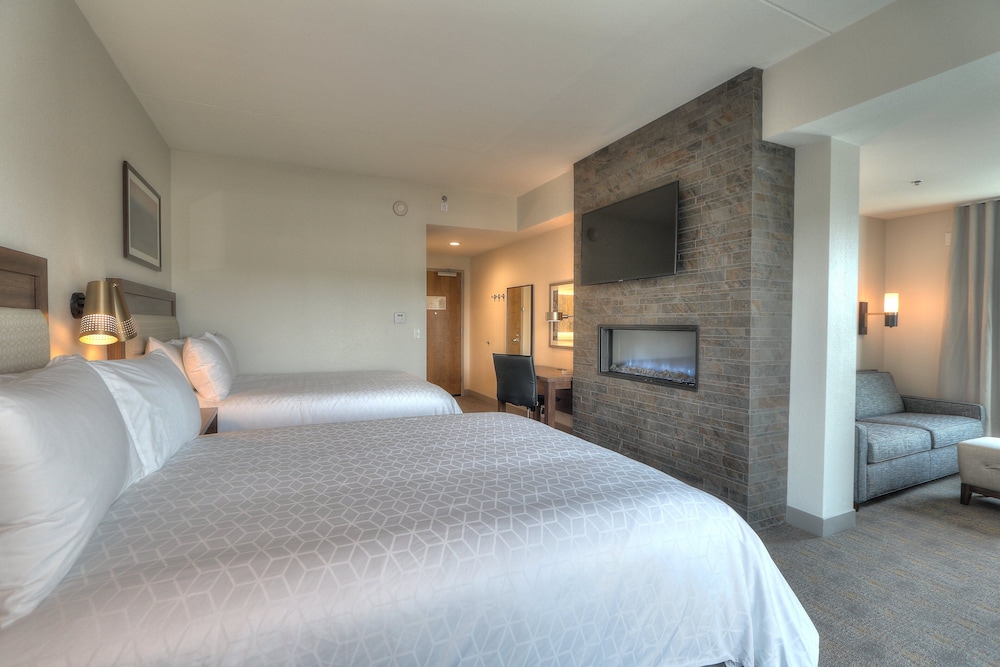 Suite, 1 Bedroom, Fireplace, River View (Top Floor) - Photo 1