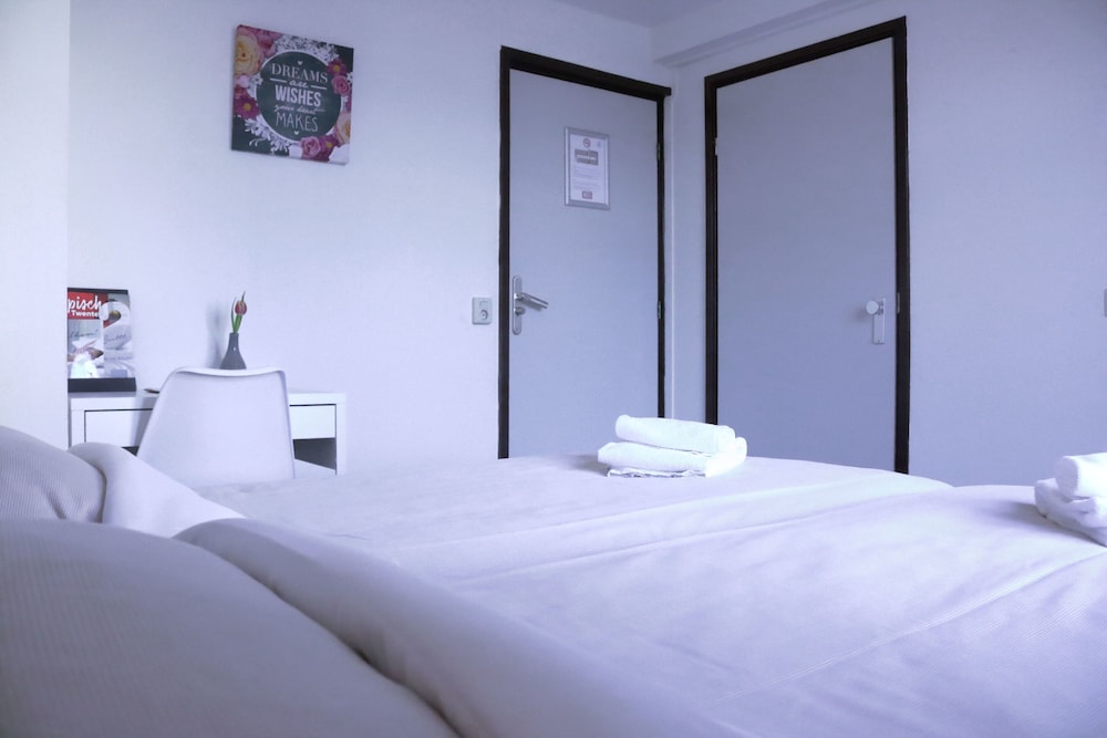 Basic Double Room photo 2