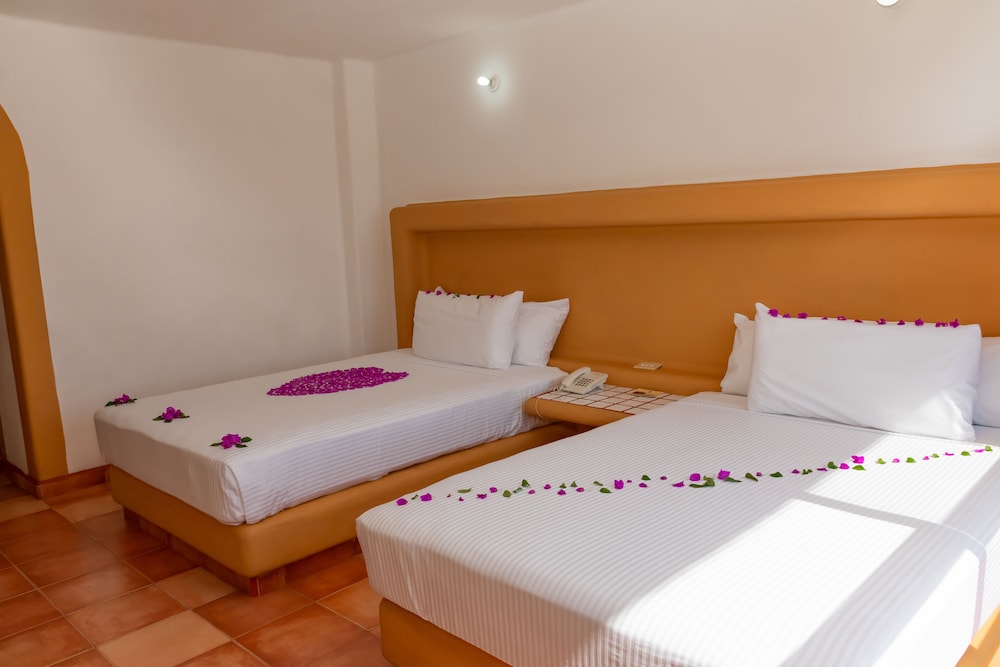Standard Room, 2 Double Beds, Ocean View - Photo 4