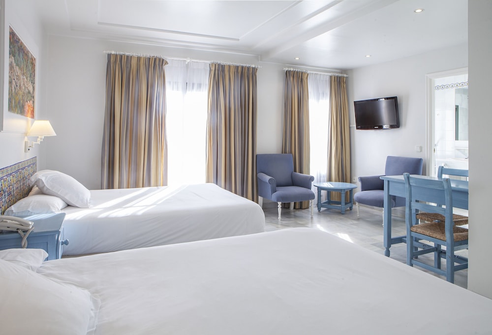 Superior Double Room (3 Adults) - Photo 1