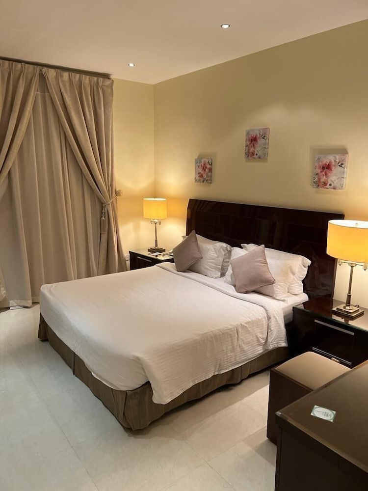 5 Bedrooms Villa photo 3
